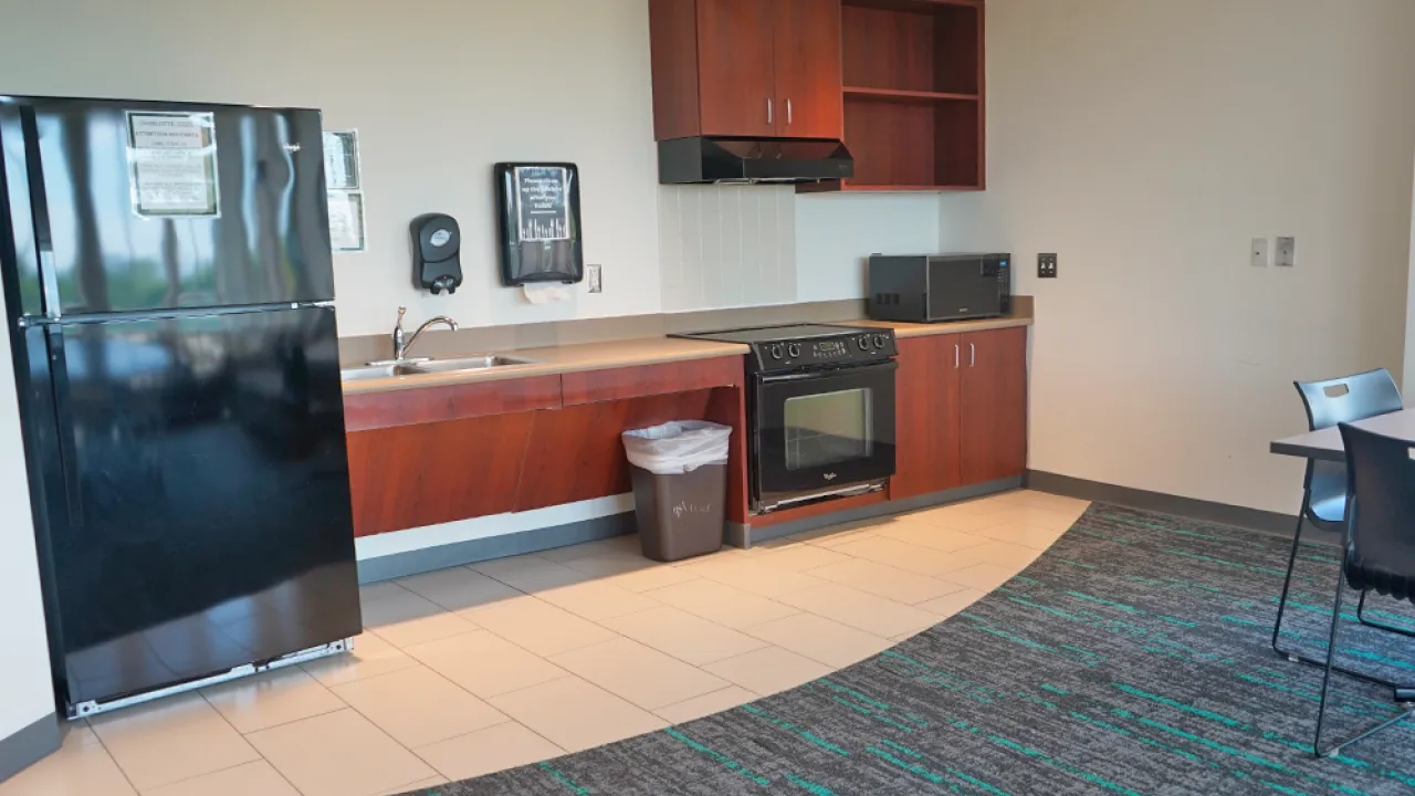 Photo of a Hunt Floor Kitchen and Lounge 