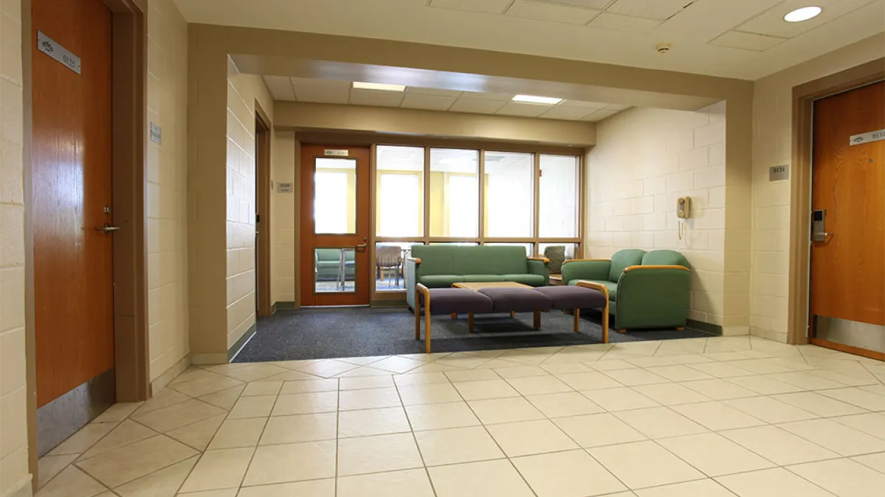 Wallis, Community Lounge