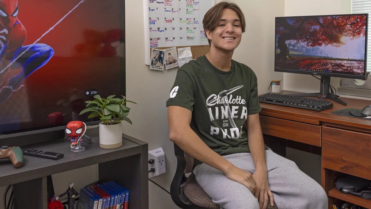 Campus Cribs Student