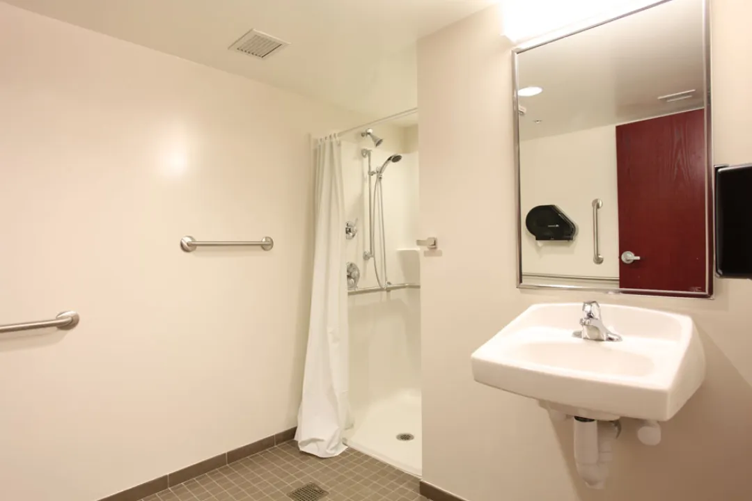 Holshouser Hall, Shared Bathroom