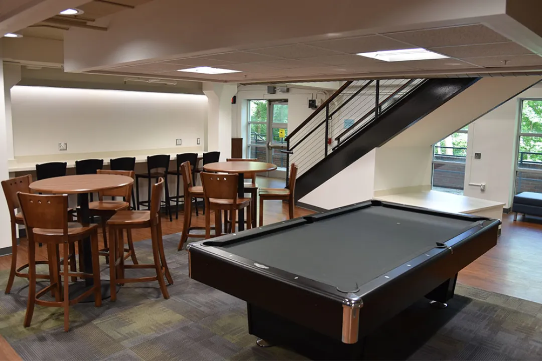 Hawthorn, Community Lounge