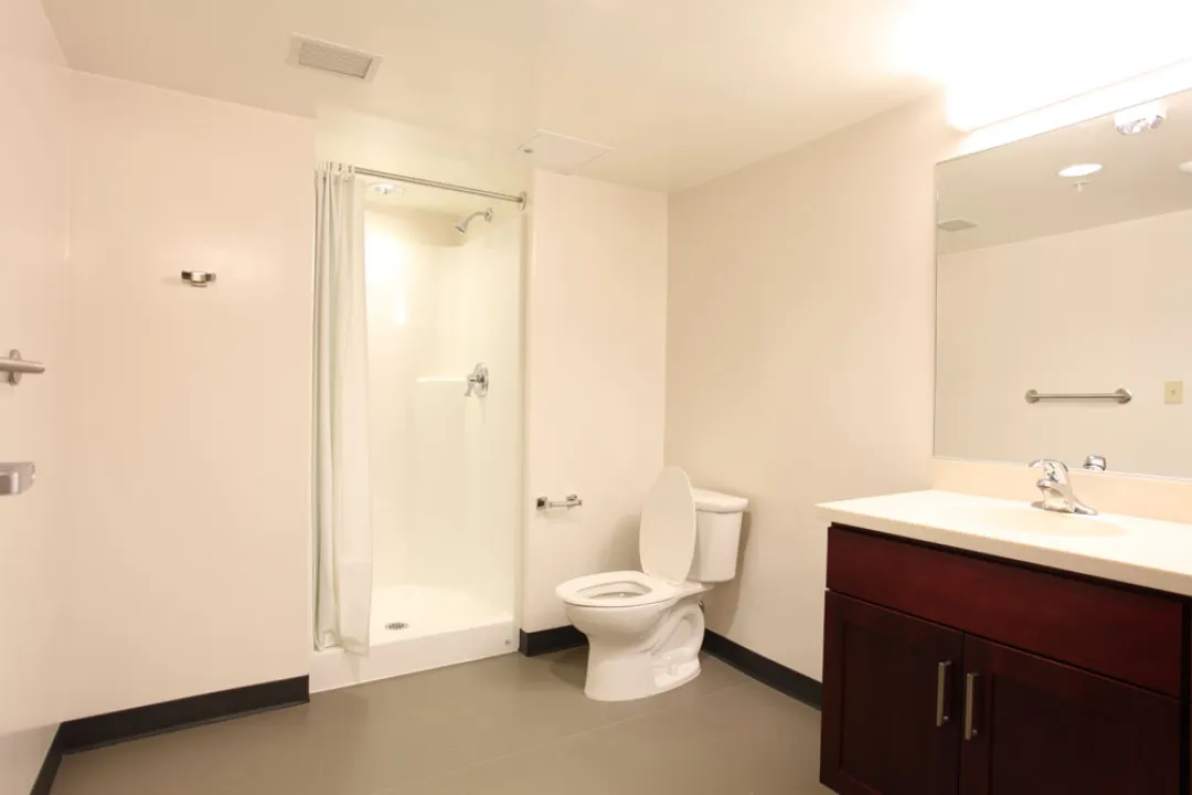 Holshouser, 4_2 Suite Bathroom