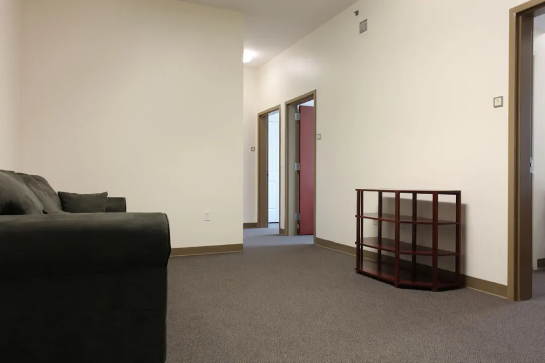 Hunt, 4-4 Suite
