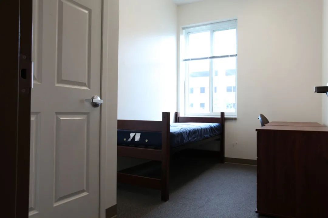 Hunt, 4-4 Suite