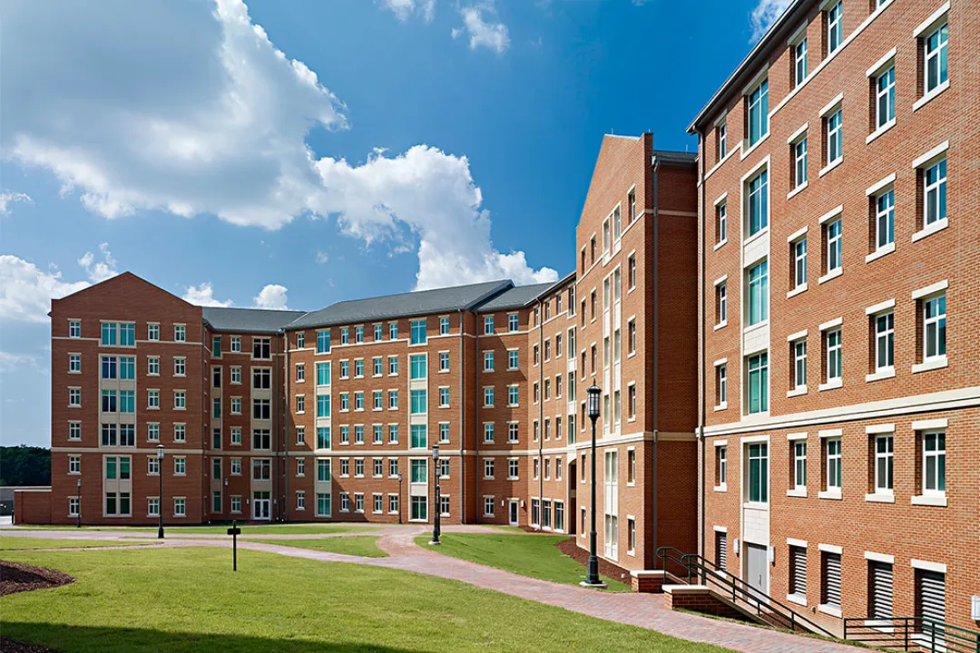 Laurel, Exterior