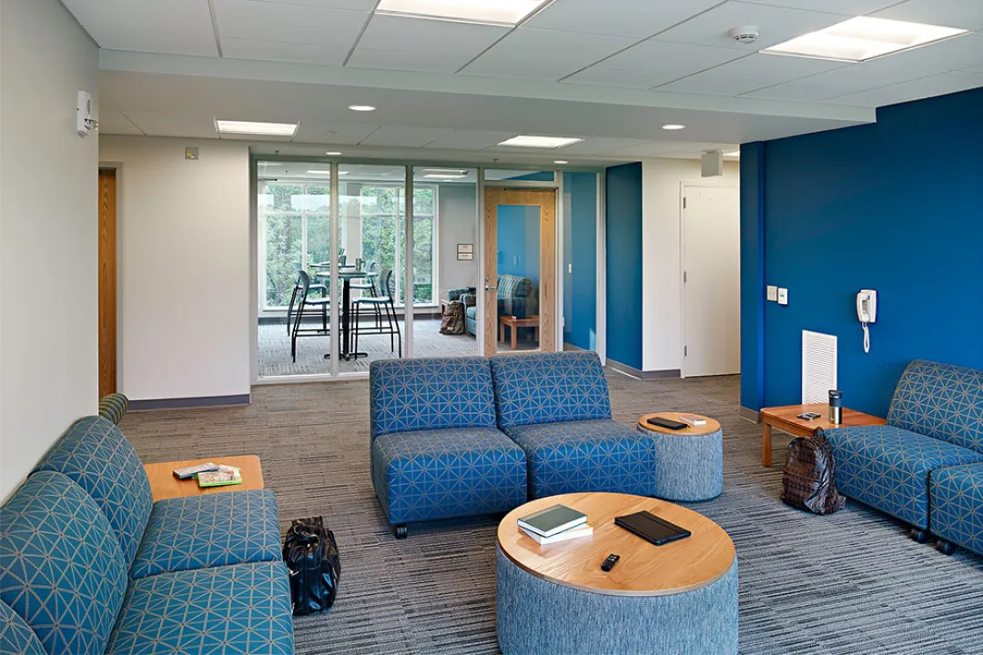 Laurel, Floor Lounge