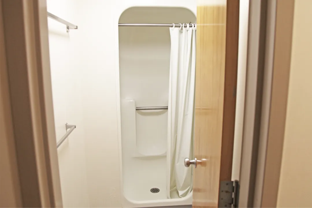Maple, 4-4 Apartment- Shower
