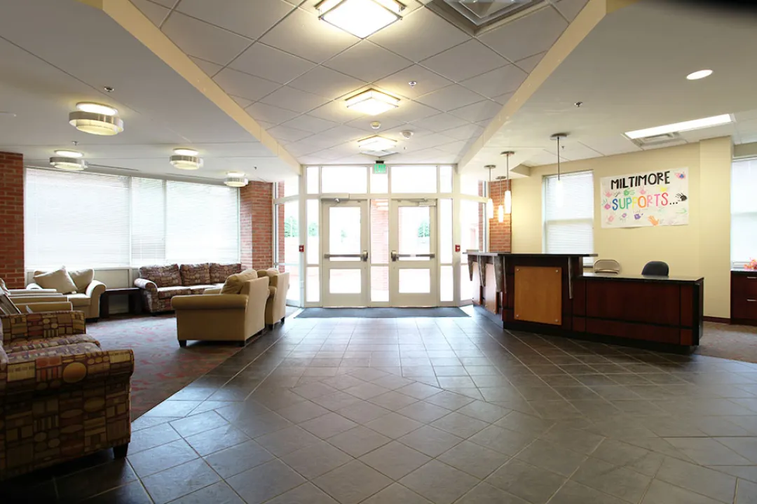 Miltimore, Entrance