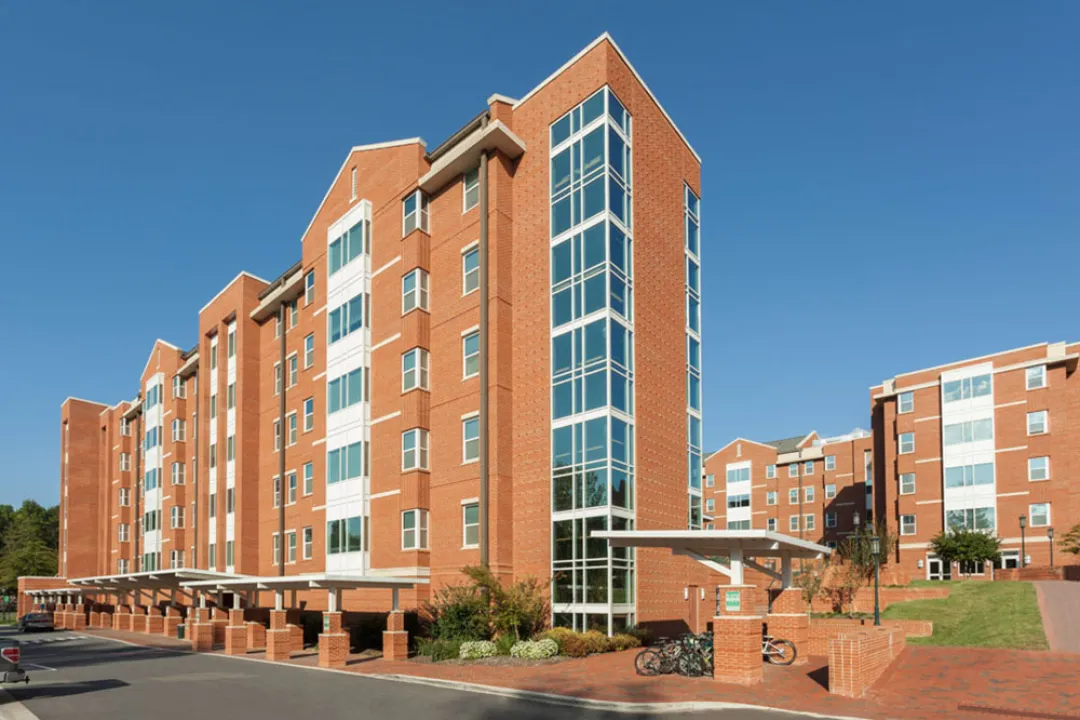 Miltimore, Exterior