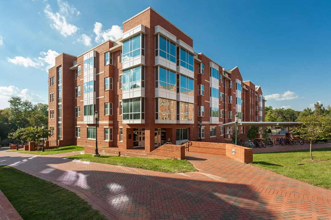 Miltimore, Exterior