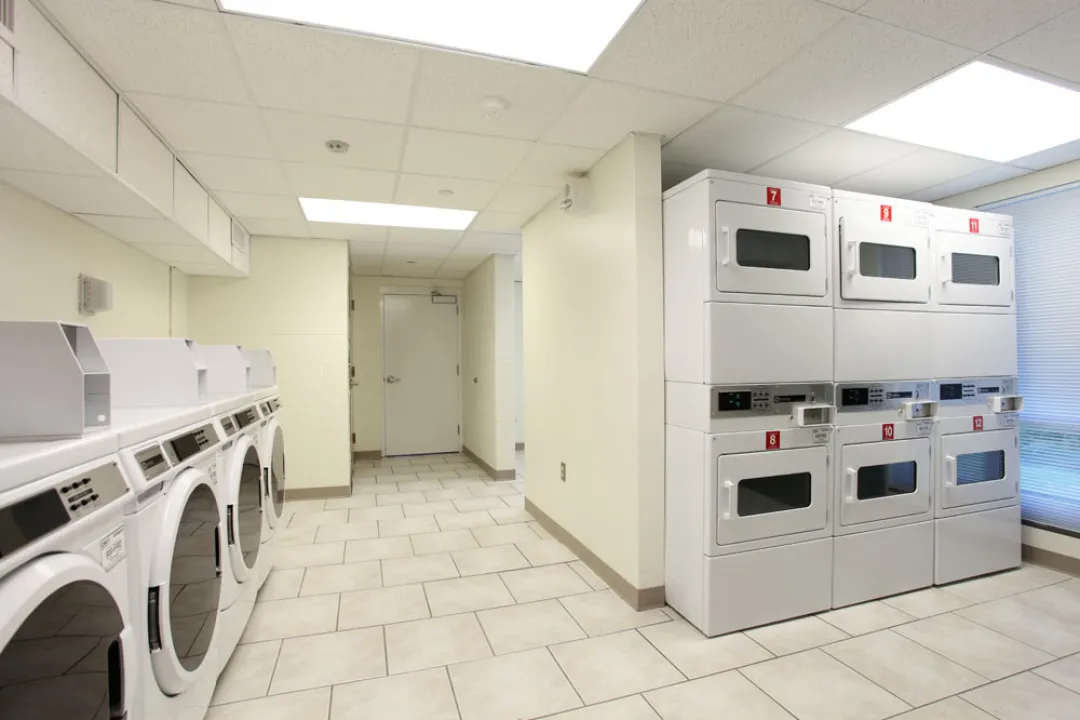 Oak, Laundry Room