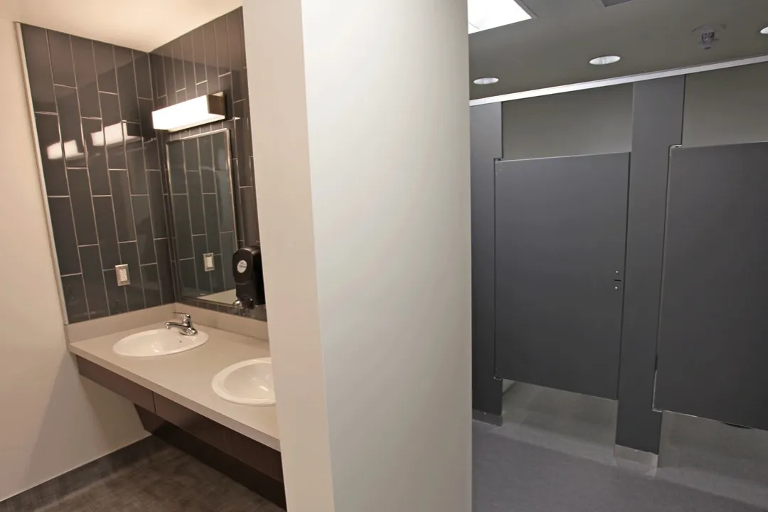 P16, Community Bathroom