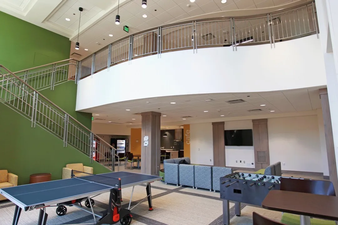 P16, Community Lounge