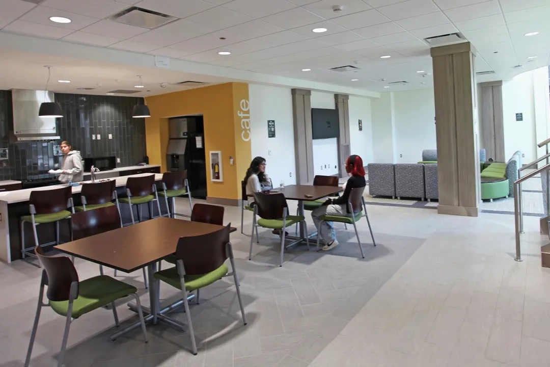 P16, Community Lounge