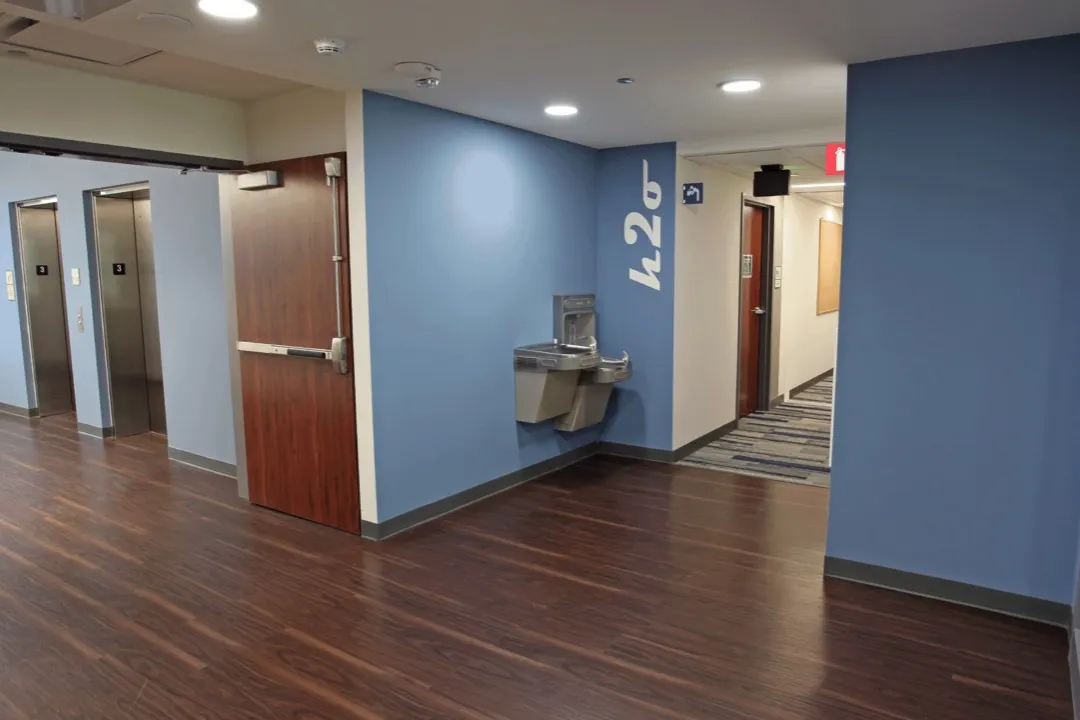 P16, Elevator