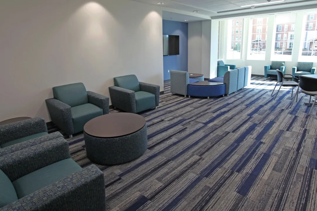 P16, Floor Lounge