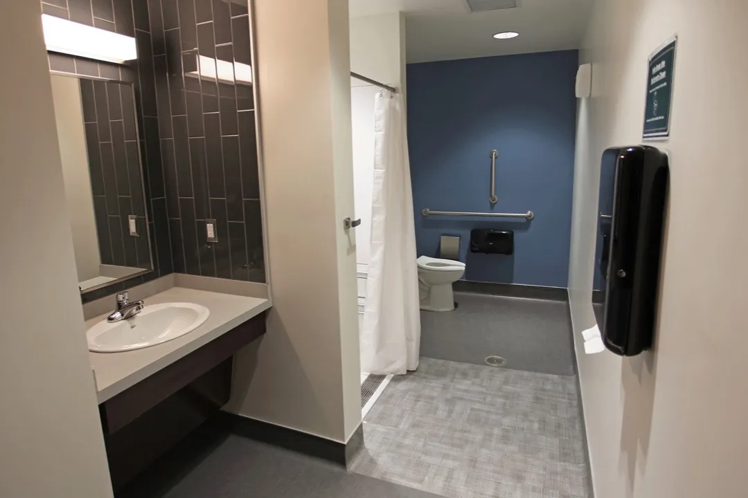P16, Single User Bathroom