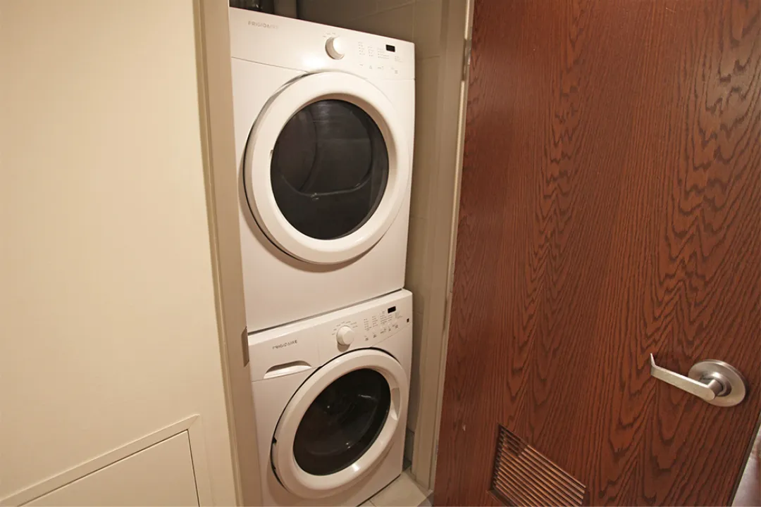 Pine, 4-4 Apartment