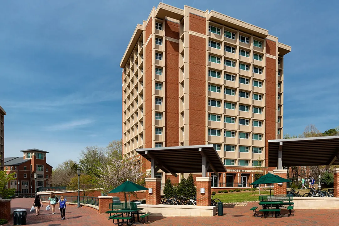Scott, Exterior
