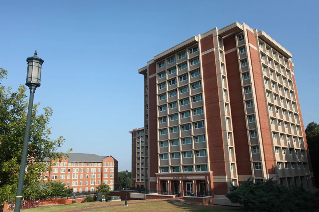 Scott, Exterior