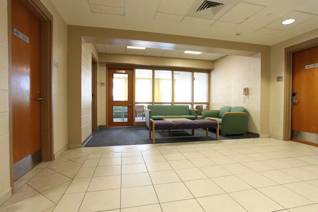 Wallis, Community Lounge