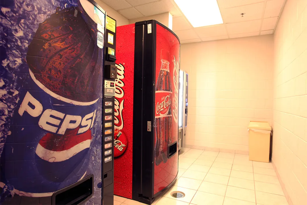 Wallis, Vending Area