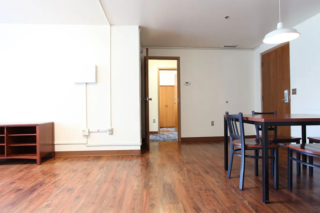 Witherspoon, 4_4 Apartment