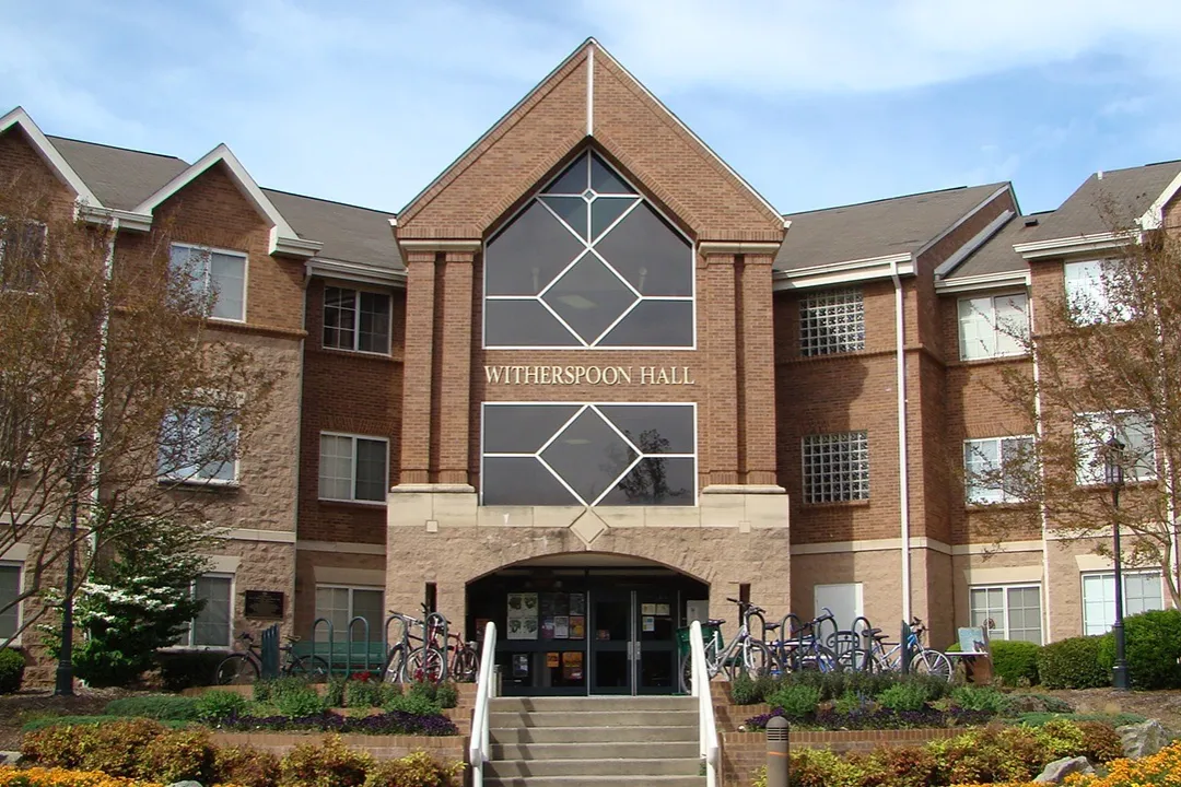Witherspoon, Exterior