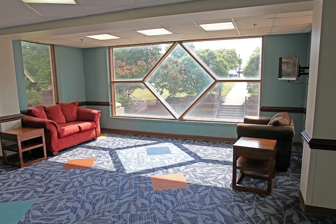 Witherspoon, Lounge