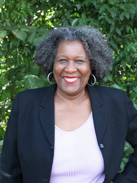 photo of Linda Thomas smiling
