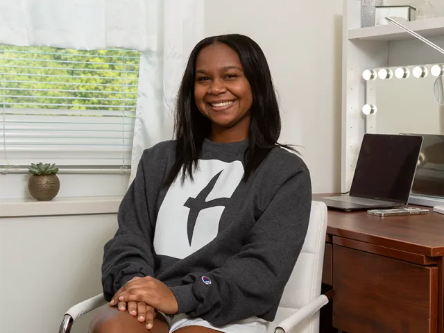 photo of Nia Thomas-wells smiling