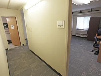 photo of 4/2 Suite Entry