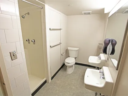 photo of 4/2 Suite Bathroom