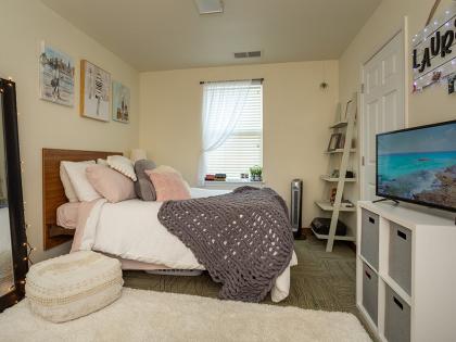 Greek, 1-1 Room