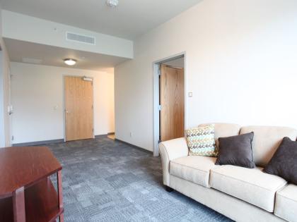 Laurel, 4-2 Suite