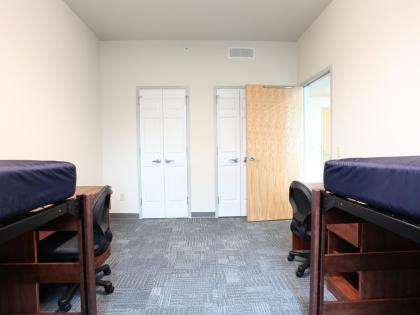 Laurel, 4-2 Suite