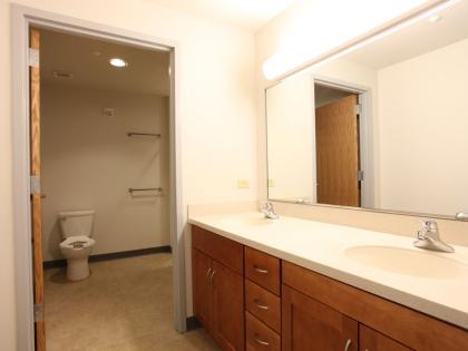 Laurel, 4-2 Suite