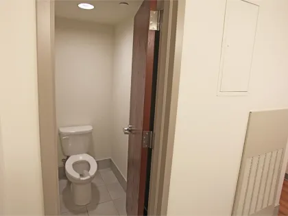 Pine, 4-4 Apartment Bathroom