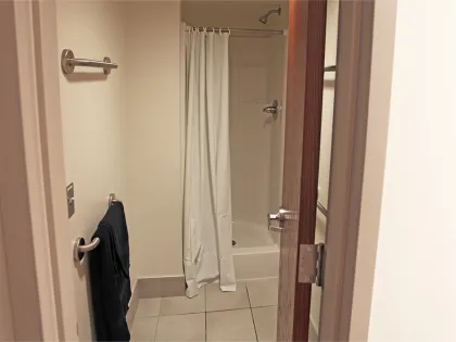 Pine, 4-4 Apartment Bathroom