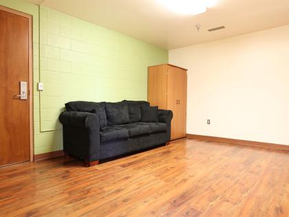 Witherspoon, 4-2 Suite