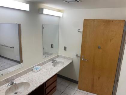 photo of a guest bathroom in Maple Hall