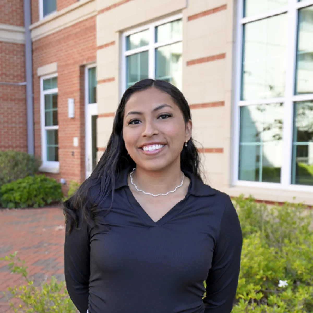 Yuliana Ganan Headshot